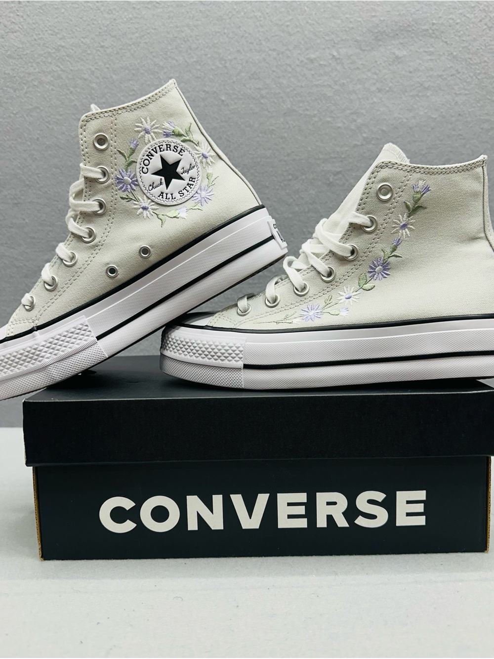 Converse CTAS Lift Hi Top Women Size 10 Gray Floral Embroidered A17484C NEW